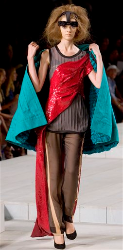 Illustration for article titled Marc Jacobs Channels 'Grey Gardens'? We Beg To Differ